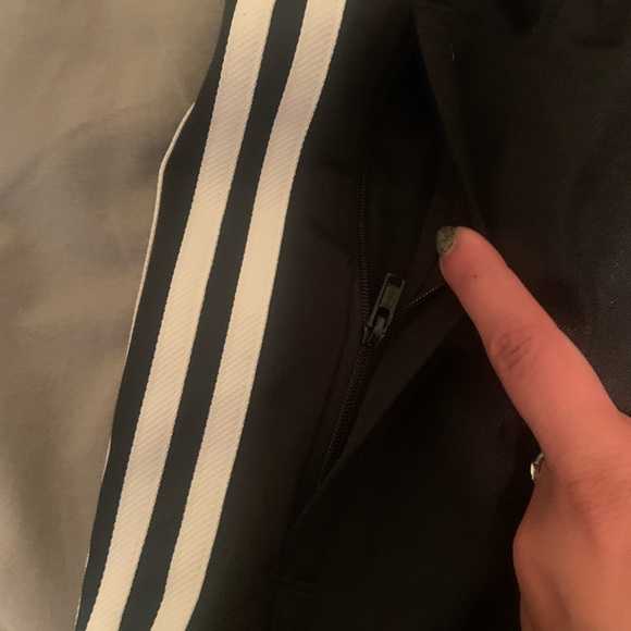 ADIDAS SHORTS - Picture 2 of 3